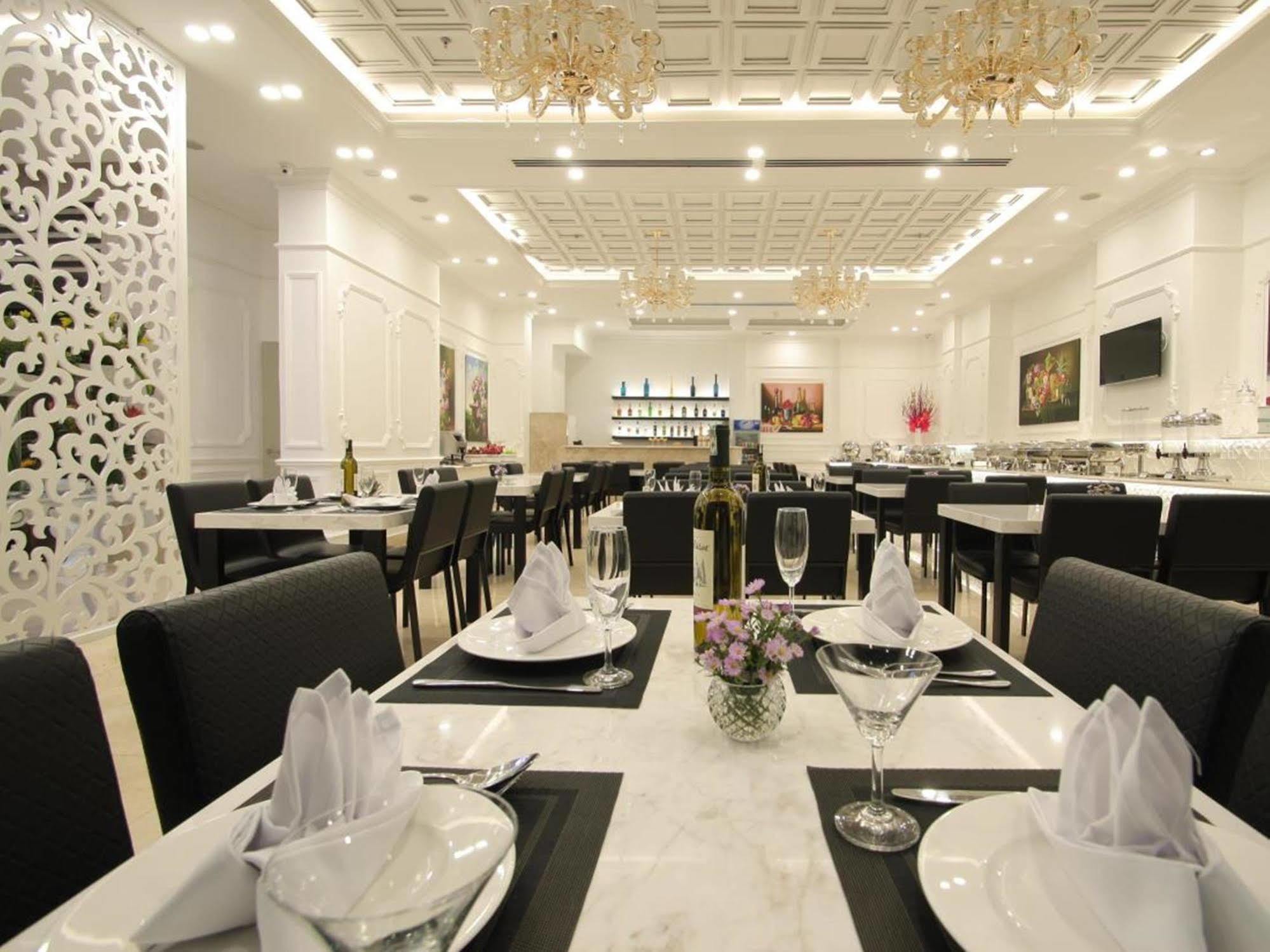 Le Duy Grand Hotel Хошимин Екстериор снимка
